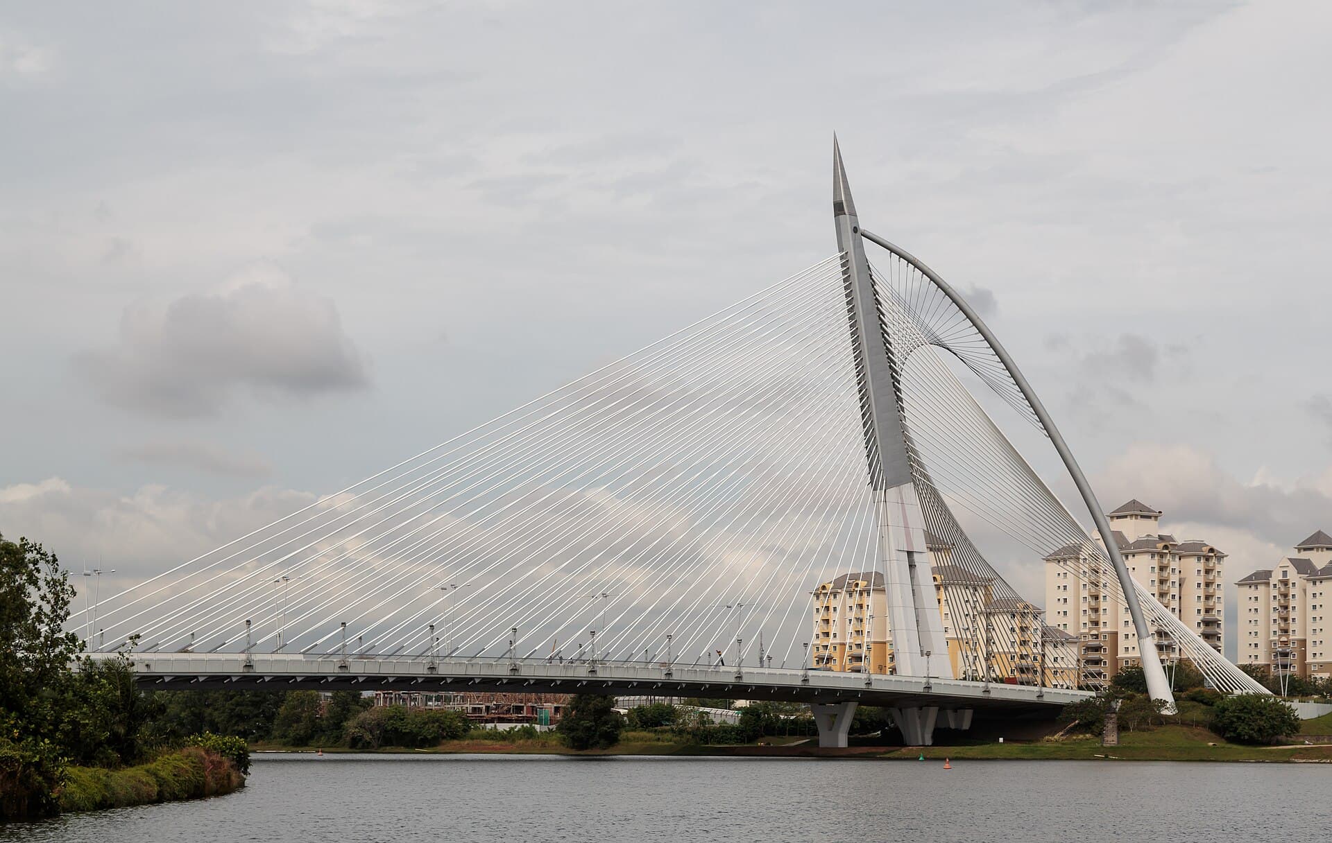 8 Restaurants & Cafés in Putrajaya Worth the Drive