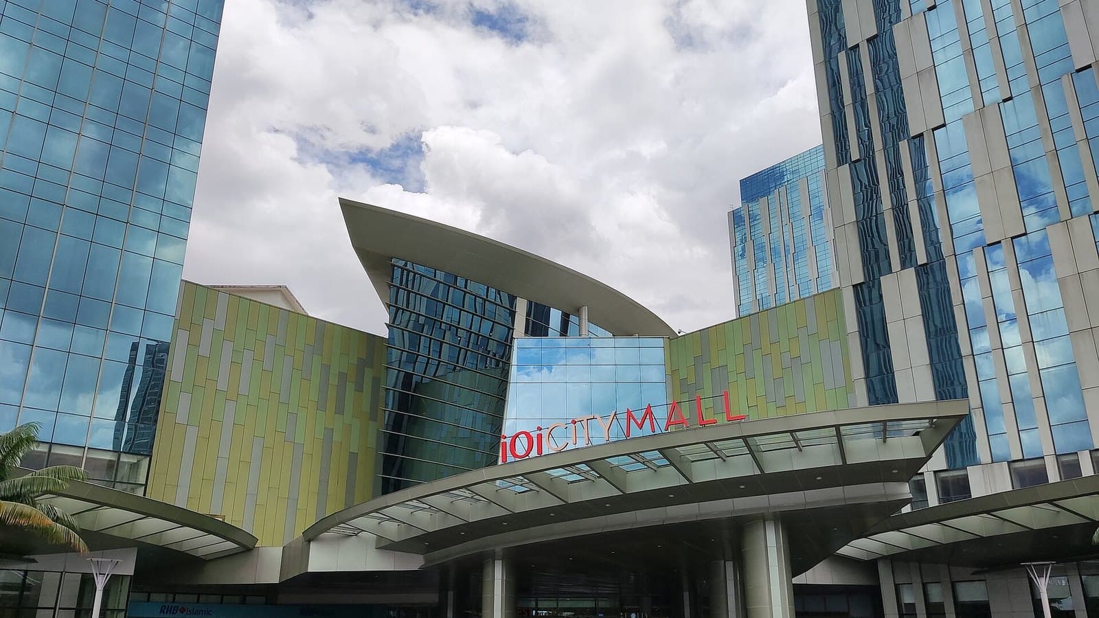 7 Best Shopping Malls & Deals in Putrajaya (2026)