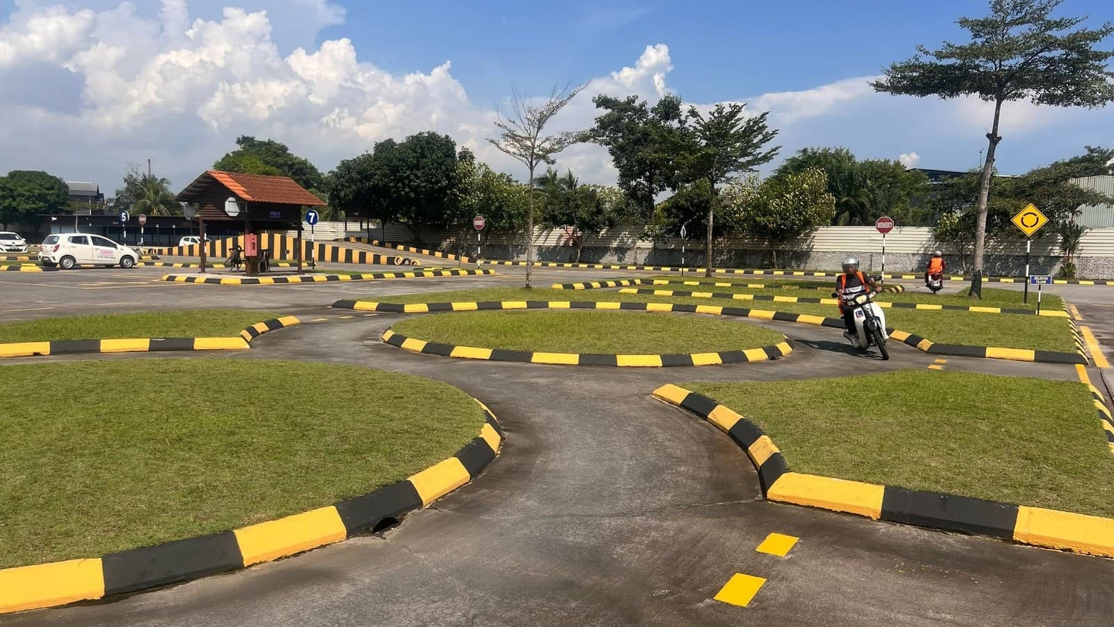 Driving School Fees in Malaysia 2026: RM1,477 or RM2,068 for the Same Class D Licence, and the Automatic That Costs More