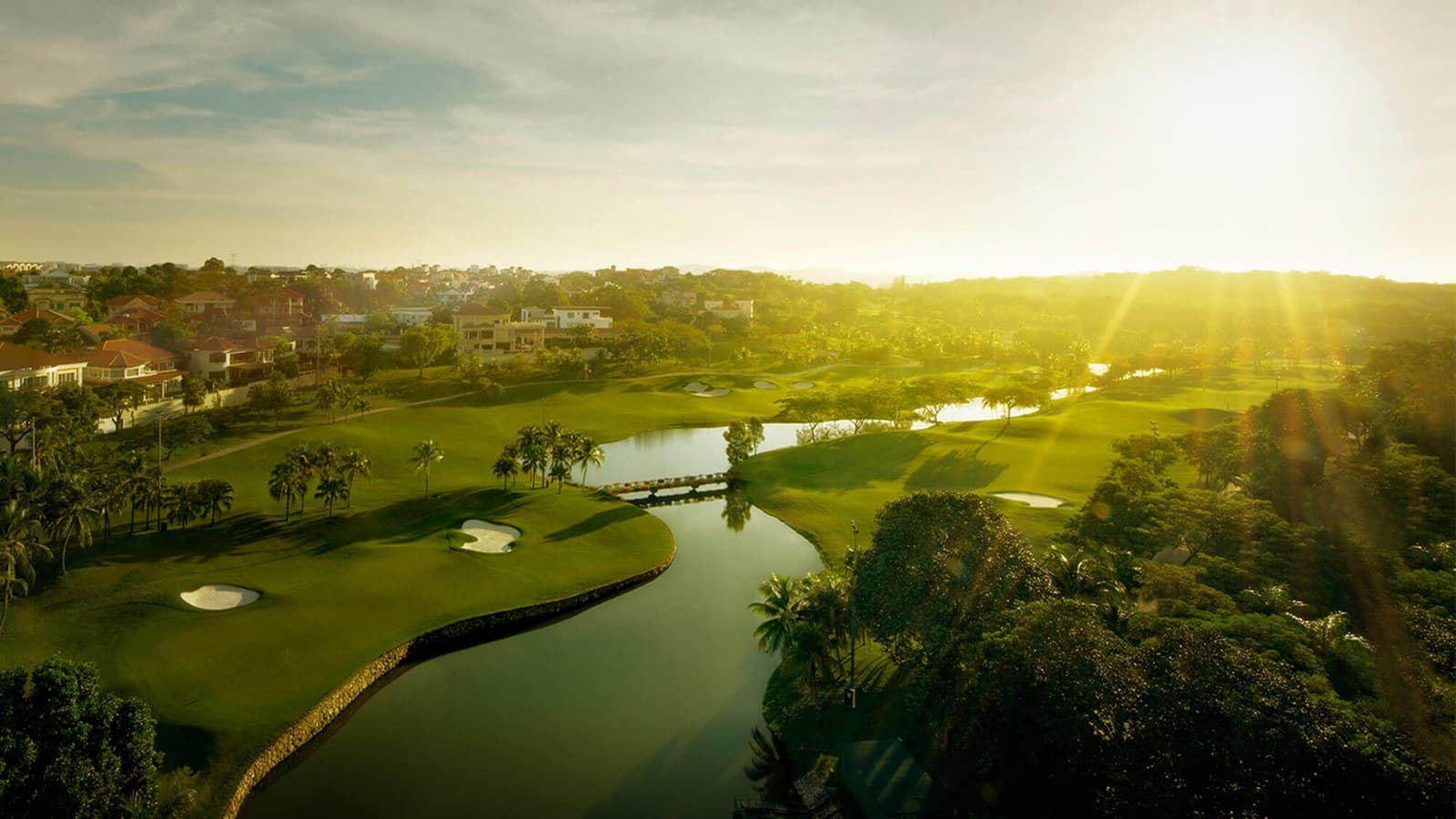 8 Golf Courses in KL & Klang Valley 2026 — Who Publishes a Green Fee, and Why the Caddy Line Decides What You Actually Pay