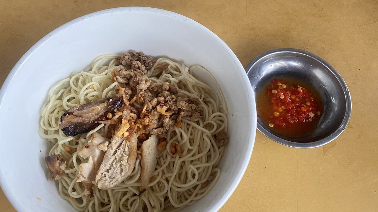 6 Kolo Mee & Sarawak Laksa Spots You Must Try in Kuching (2026)