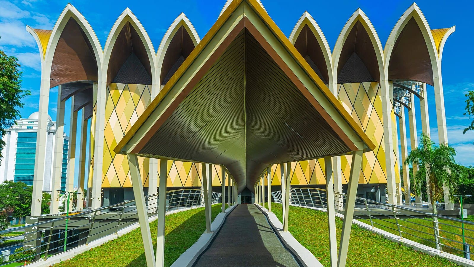 Kuching Attraction Prices 2026: Sarawakians Pay Half at the Museum, the Same as KL Visitors at Every Park, and RM1 at Wind Cave