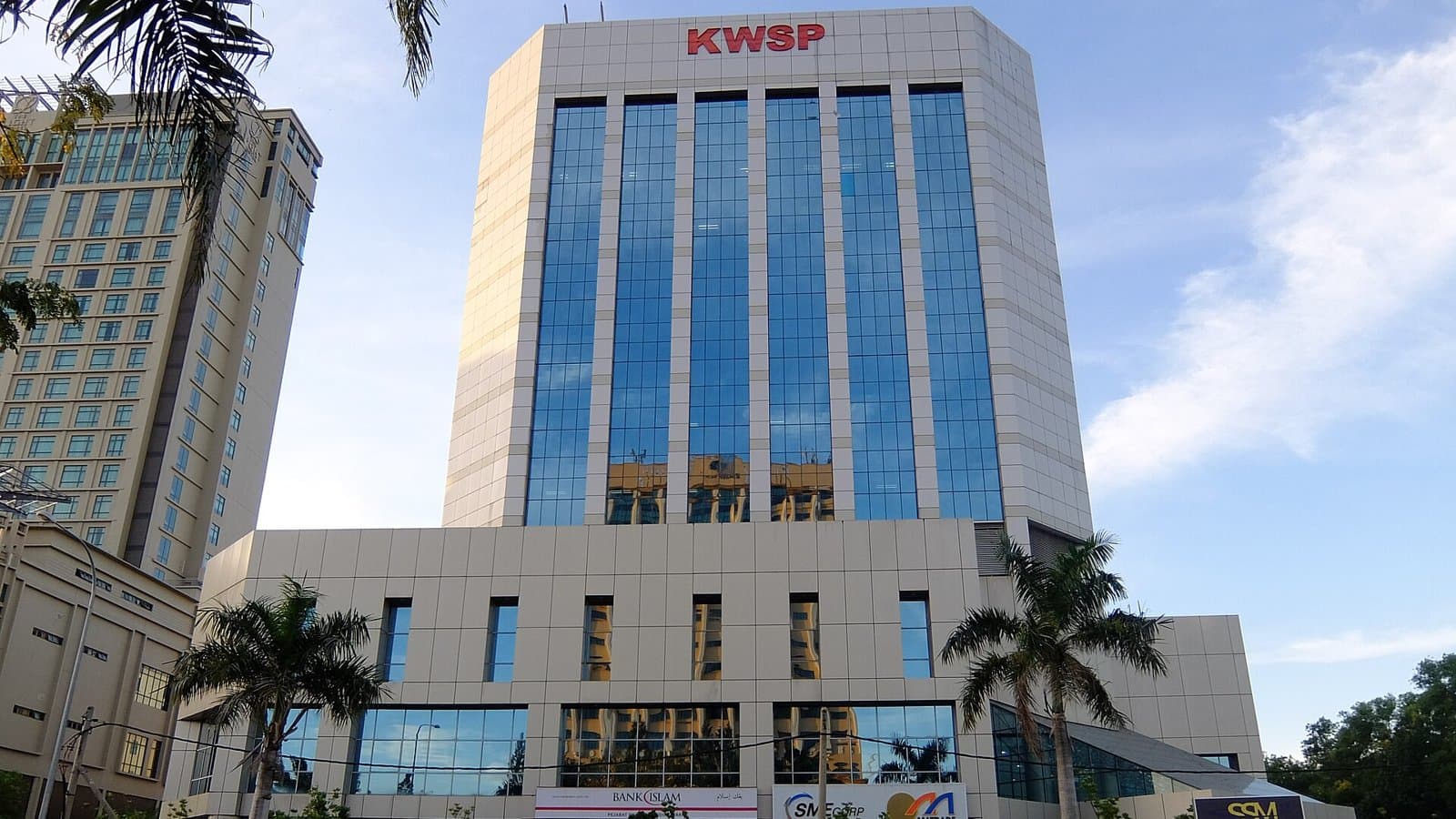Year-End Bonus in Malaysia 2026: How Much Goes to Tax, EPF and SOCSO, With Worked Examples
