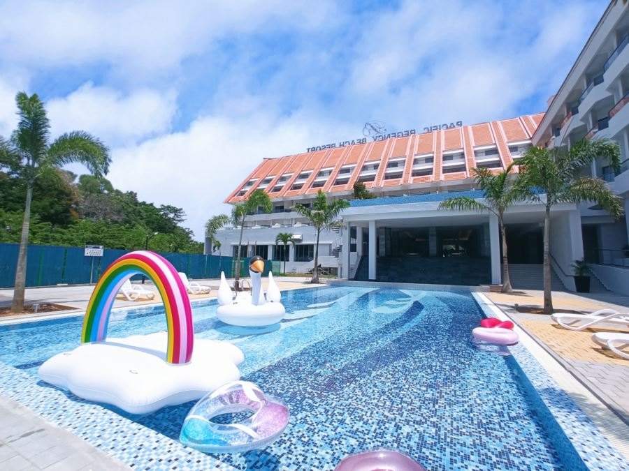Pacific Regency Beach Resort — 165 rooms above Teluk Kemang, from 22 sqm to a 520 sqm penthouse