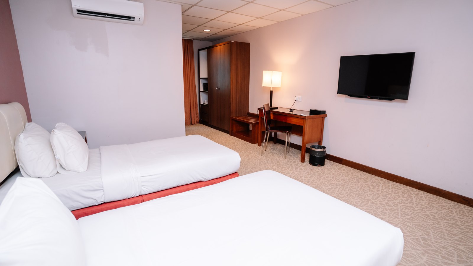Jewels Hotel — 邻近诗蒂哈迪嘉市场的市中心精品酒店