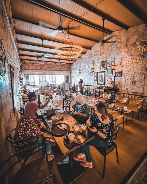Platf9rm Coffee & Brew (listed on Maps as Platform Coffee) — 22 Lorong Panglima, Concubine Lane