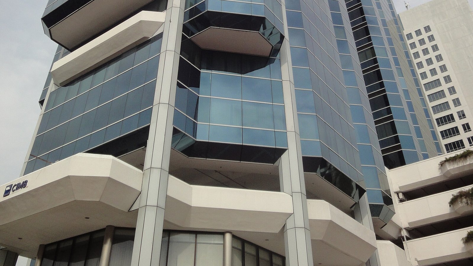 Regus (IWG) — the Widest Spread, Island and Mainland