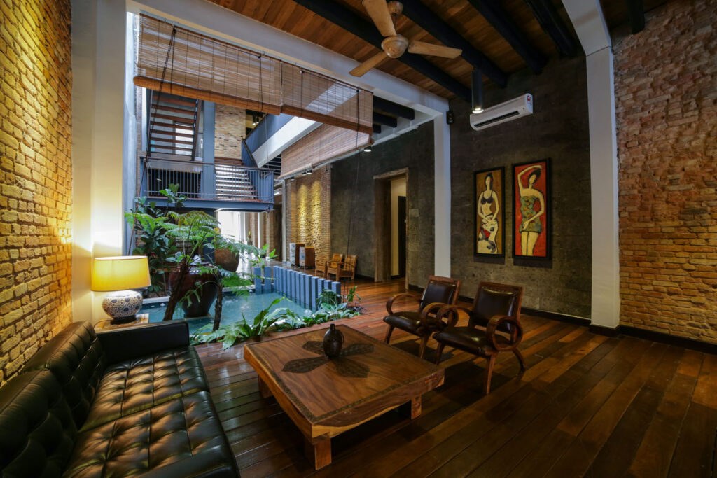 1825 Gallery Hotel — Former River Warehouse Turned Art Hotel