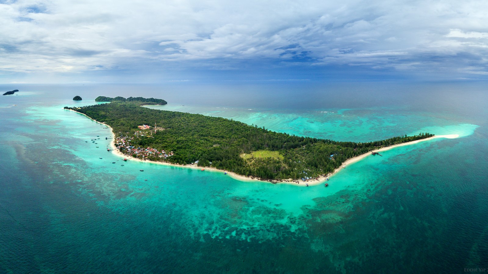 Mantanani Island — sandbars, turtles and clearer water further out