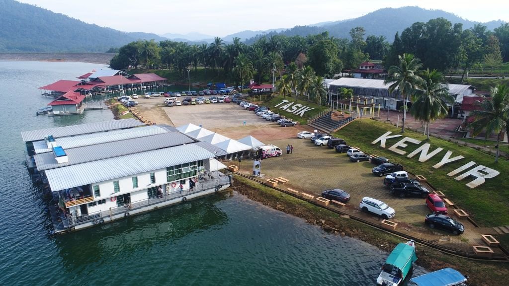 Tasik Kenyir (Kenyir Lake) — Jungle Trekking & Waterfall Boat Trips
