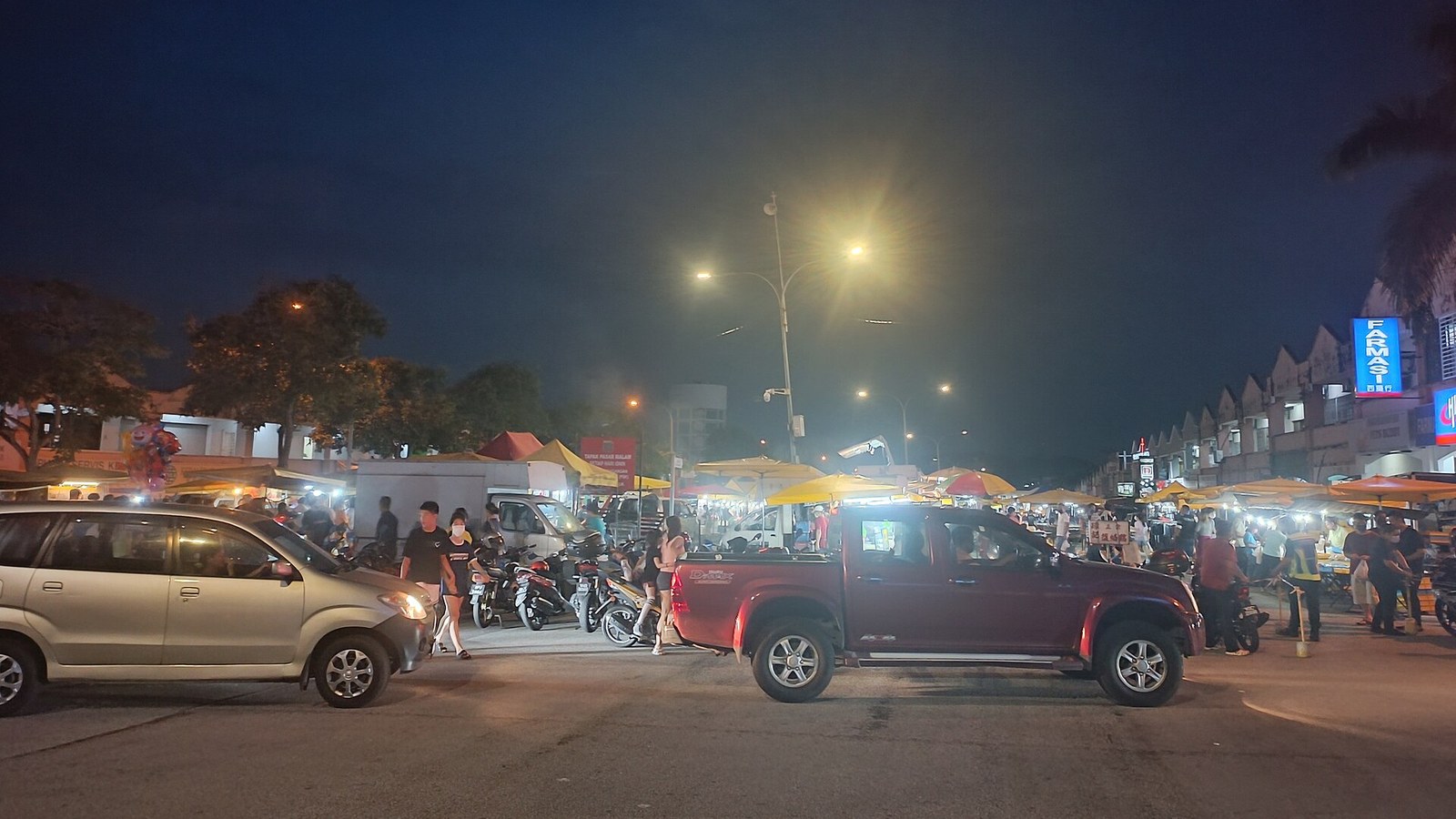 Pasar Malam Labuan (Jalan Bunga Mawar night market)