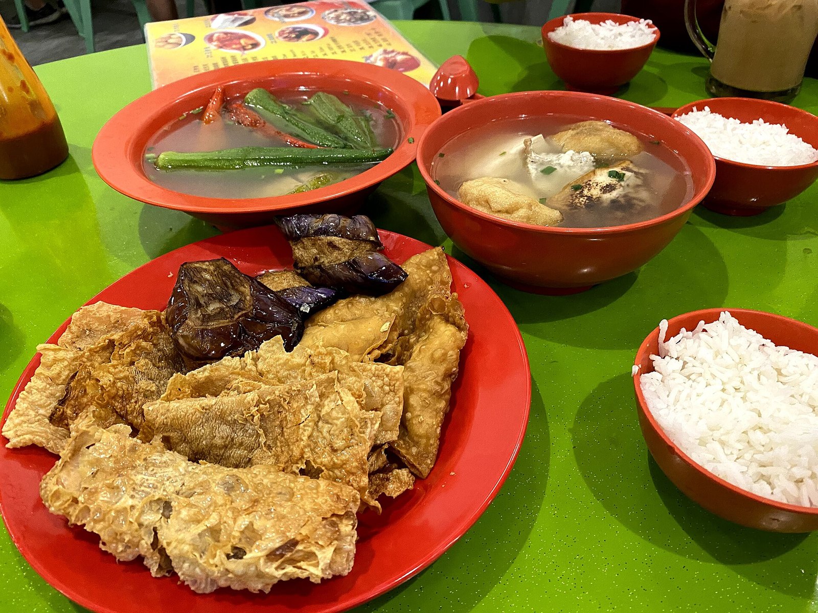 鸿鸿餐厅 — 安邦镬气酿豆腐的原创招牌