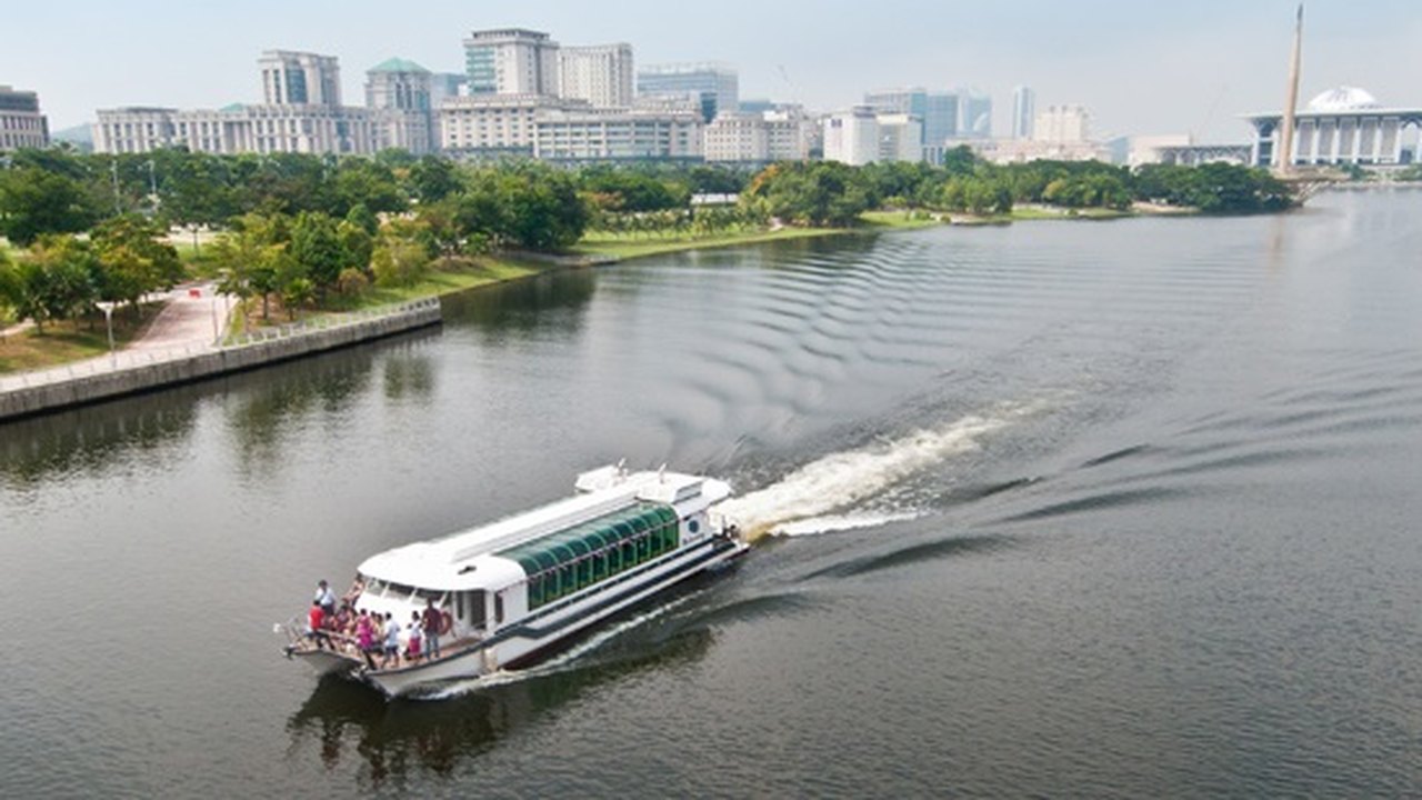 Cruise Tasik Putrajaya (Putrajaya Lake Cruise)