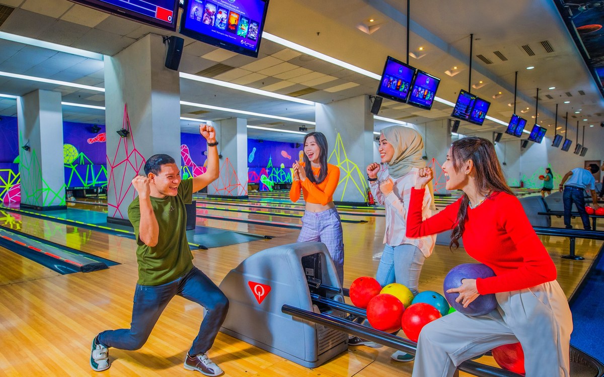 Genting Bowl: RM12 a game on a weekday, RM14 at the weekend, plus RM4 for shoes