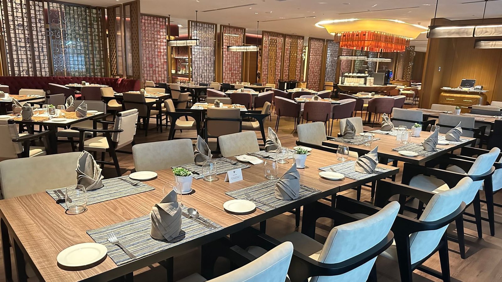 Cinnamon Coffee House, One World Hotel Petaling Jaya: everything nett, three separate rate lines