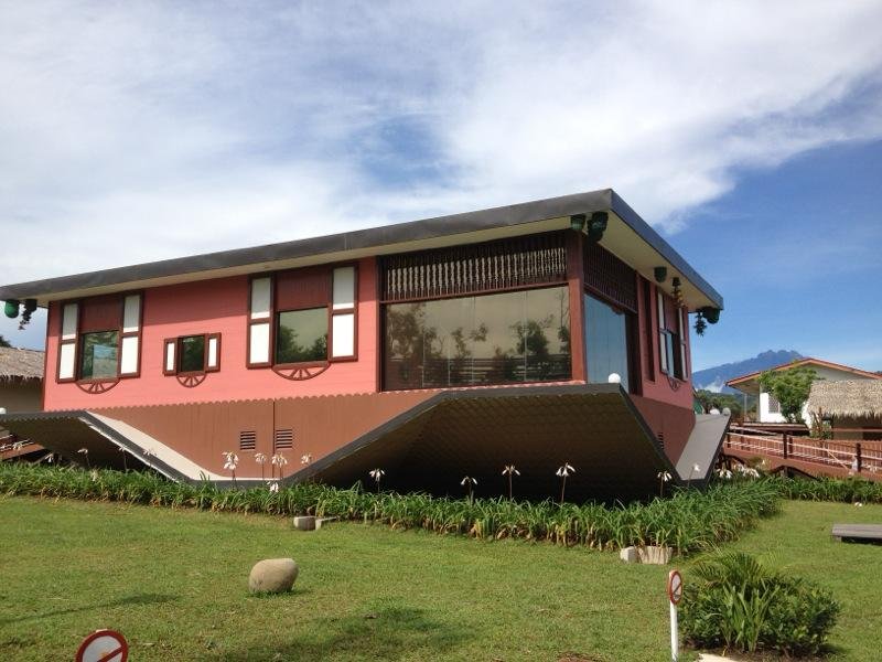 倒屋(Rumah Terbalik,婆罗洲倒屋),担布南