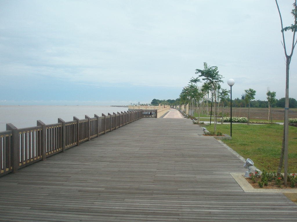 Bintulu Promenade — 120 acres on the Kemena, with a 2025 bridge the official list has never heard of