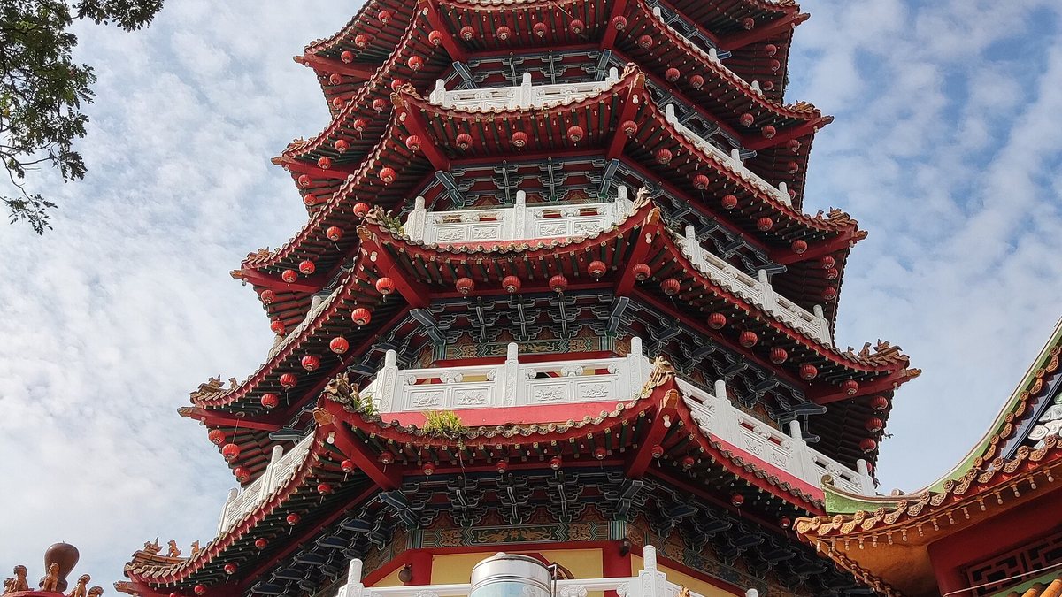 Tua Pek Kong Temple (永安亭) and the seven-tiered pagoda — the town's oldest landmark, and it is free to walk in