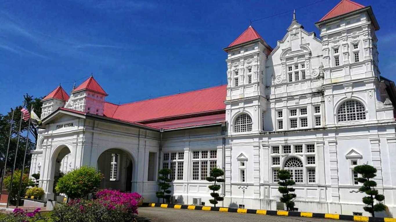 Perak Museum (Muzium Perak) — RM2, open every day, and the correct place to be at 3pm